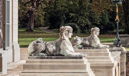 Bagatelle: A Princely Residence in Paris sculptures in Paris