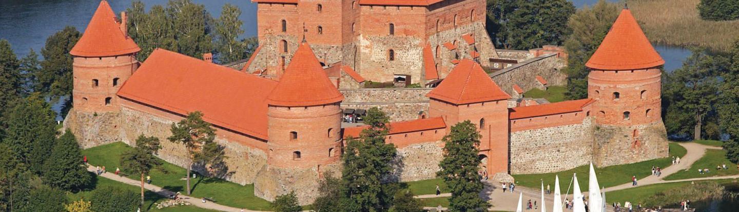 event-ht-jewels-baltics-lithuania-latvia-5-2024 .jpg Trakai Castle Lake